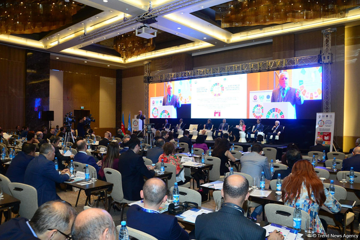 В Азербайджане ежегодно в рынок труда выходит 100 тыс. новой рабочей силы - министр (ФОТО)