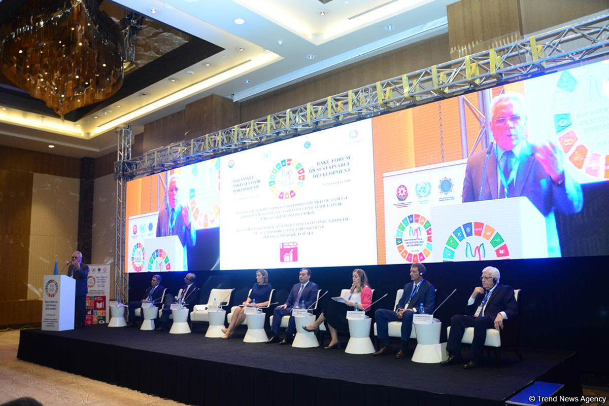 В Азербайджане ежегодно в рынок труда выходит 100 тыс. новой рабочей силы - министр (ФОТО)