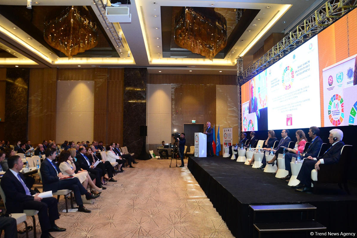 В Азербайджане ежегодно в рынок труда выходит 100 тыс. новой рабочей силы - министр (ФОТО)