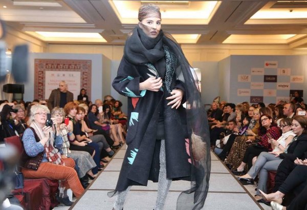 В Баку прошло фэшн-шоу войлочного искусства тюркского мира (ФОТО)