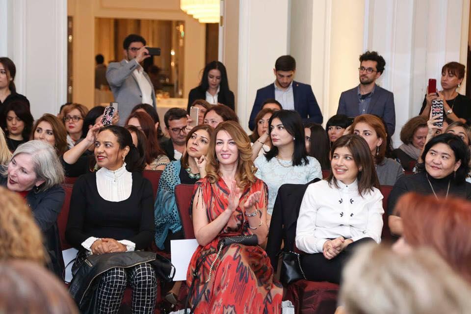 В Баку прошло фэшн-шоу войлочного искусства тюркского мира (ФОТО)