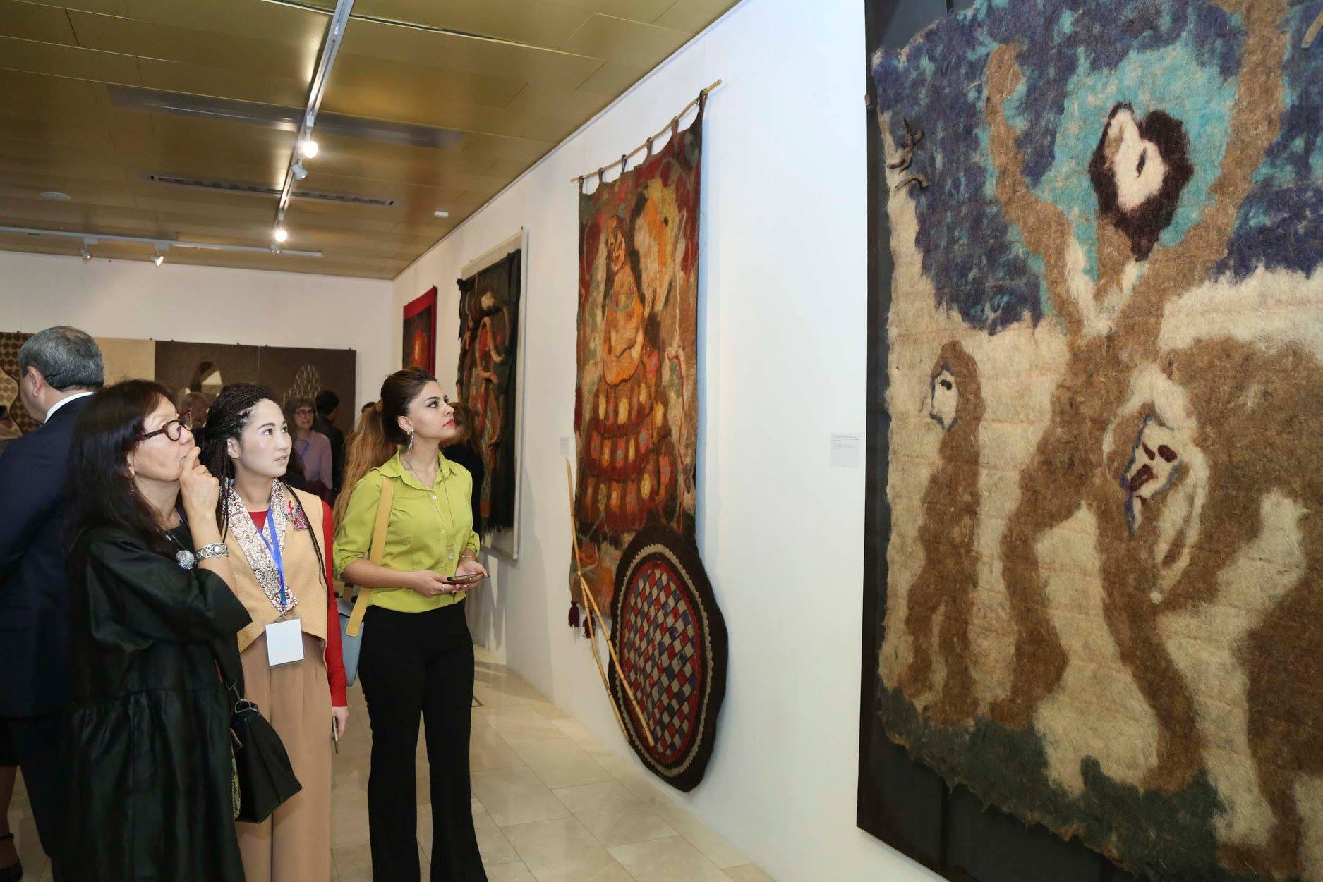 В Баку прошло фэшн-шоу войлочного искусства тюркского мира (ФОТО)