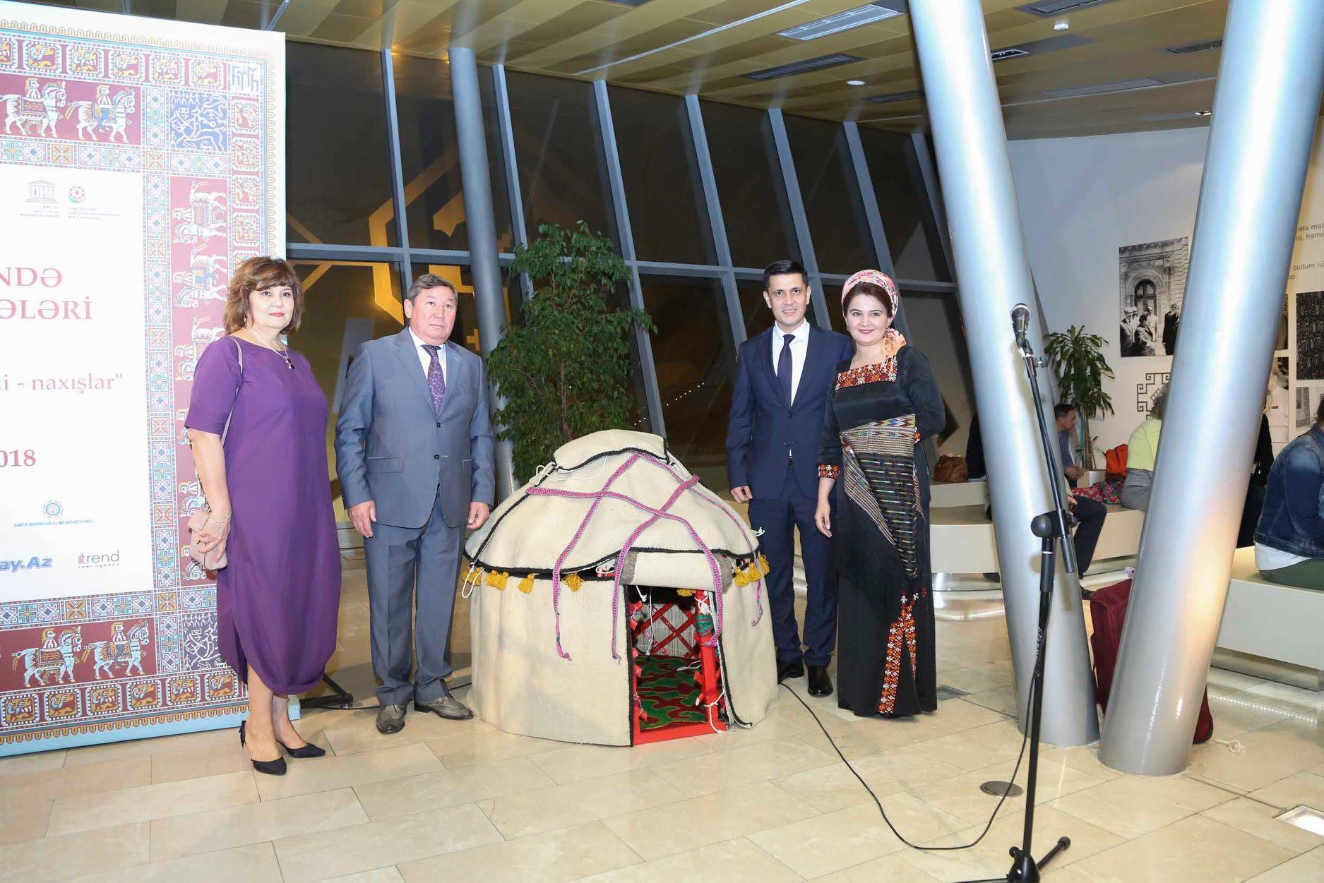 В Баку прошло фэшн-шоу войлочного искусства тюркского мира (ФОТО)