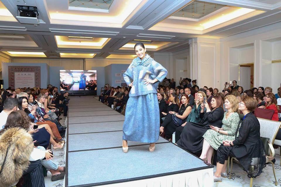 В Баку прошло фэшн-шоу войлочного искусства тюркского мира (ФОТО)