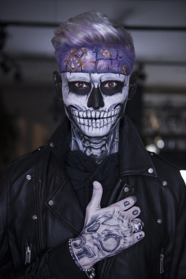 Эльдар Гасымов в Хеллоуин необычным образом поддержал эпилептиков  (ВИДЕО, ФОТО)