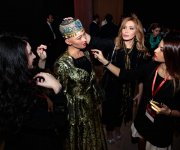 Фахрия Халафова: Во время примерки робот София кокетничала (ВИДЕО, ФОТО)