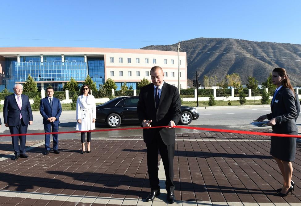 Президент Ильхам Алиев и Первая леди Мехрибан Алиева приняли участие в открытии комплекса “ASAN Həyat” в Шеки (ФОТО) (версия 2)