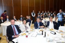 Азербайджан рассчитывает на треть увеличить объем безналичных платежей в стране (ФОТО)