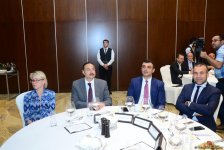 Азербайджан рассчитывает на треть увеличить объем безналичных платежей в стране (ФОТО)