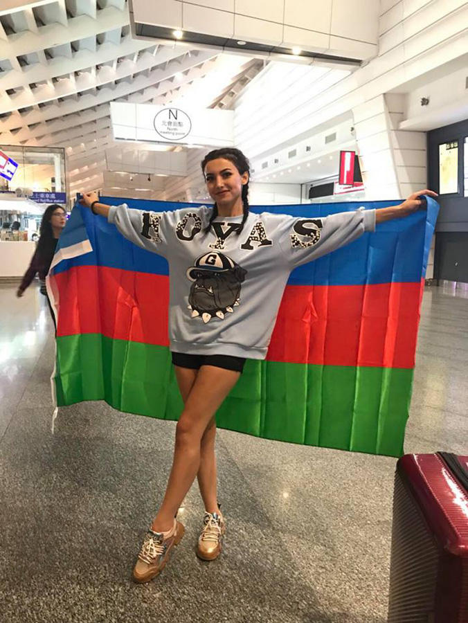 Азербайджанская красавица вошла в ТОП-10 мировых королев благотворительности (ФОТО)