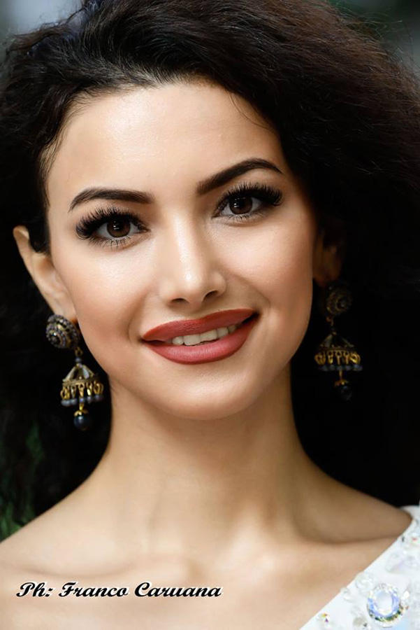 Азербайджанская красавица вошла в ТОП-10 мировых королев благотворительности (ФОТО)