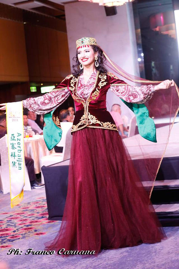 Азербайджанская красавица вошла в ТОП-10 мировых королев благотворительности (ФОТО)