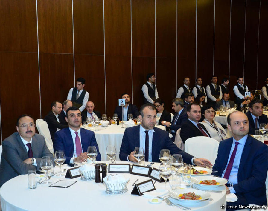 Азербайджан рассчитывает на треть увеличить объем безналичных платежей в стране (ФОТО)