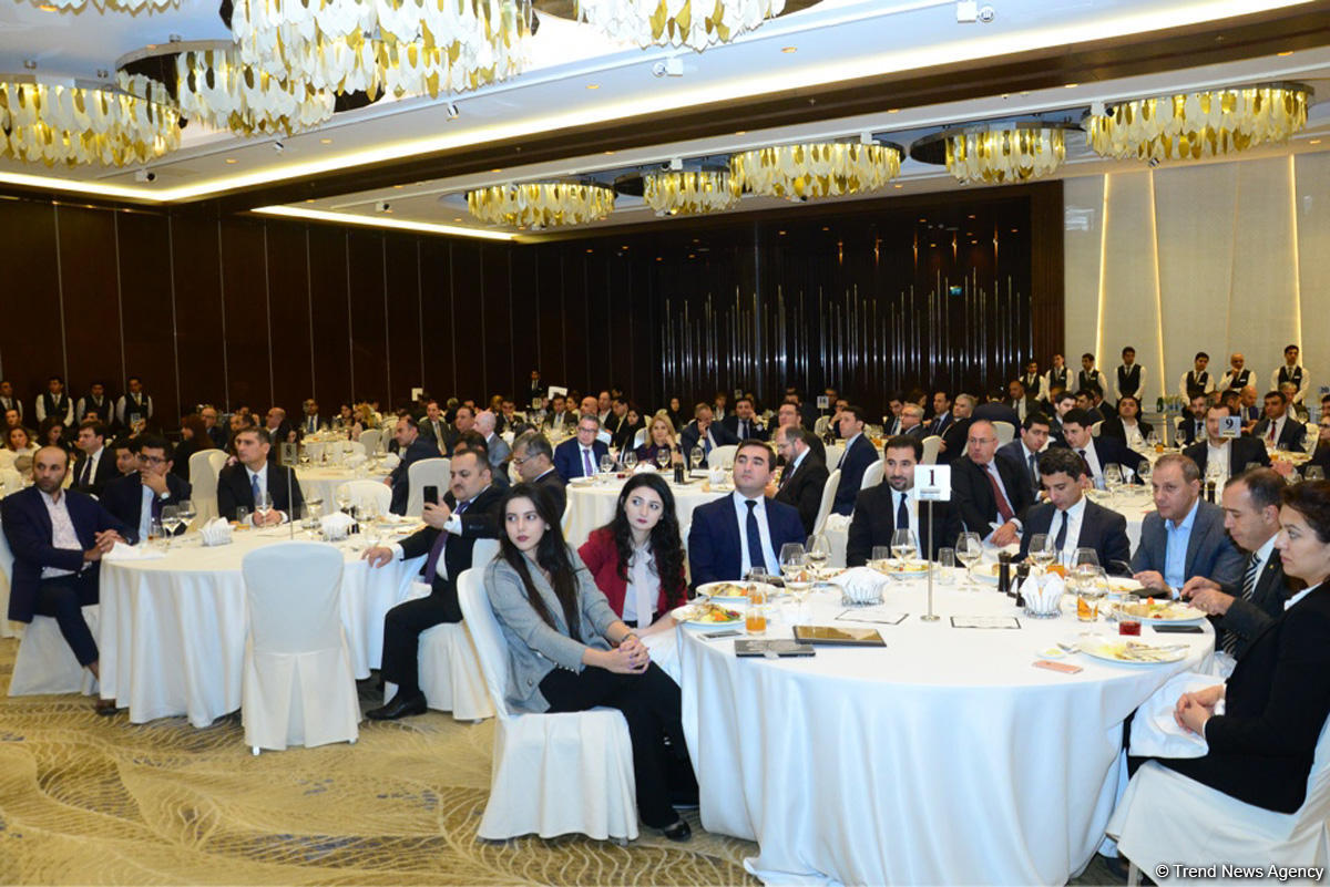 Азербайджан рассчитывает на треть увеличить объем безналичных платежей в стране (ФОТО)