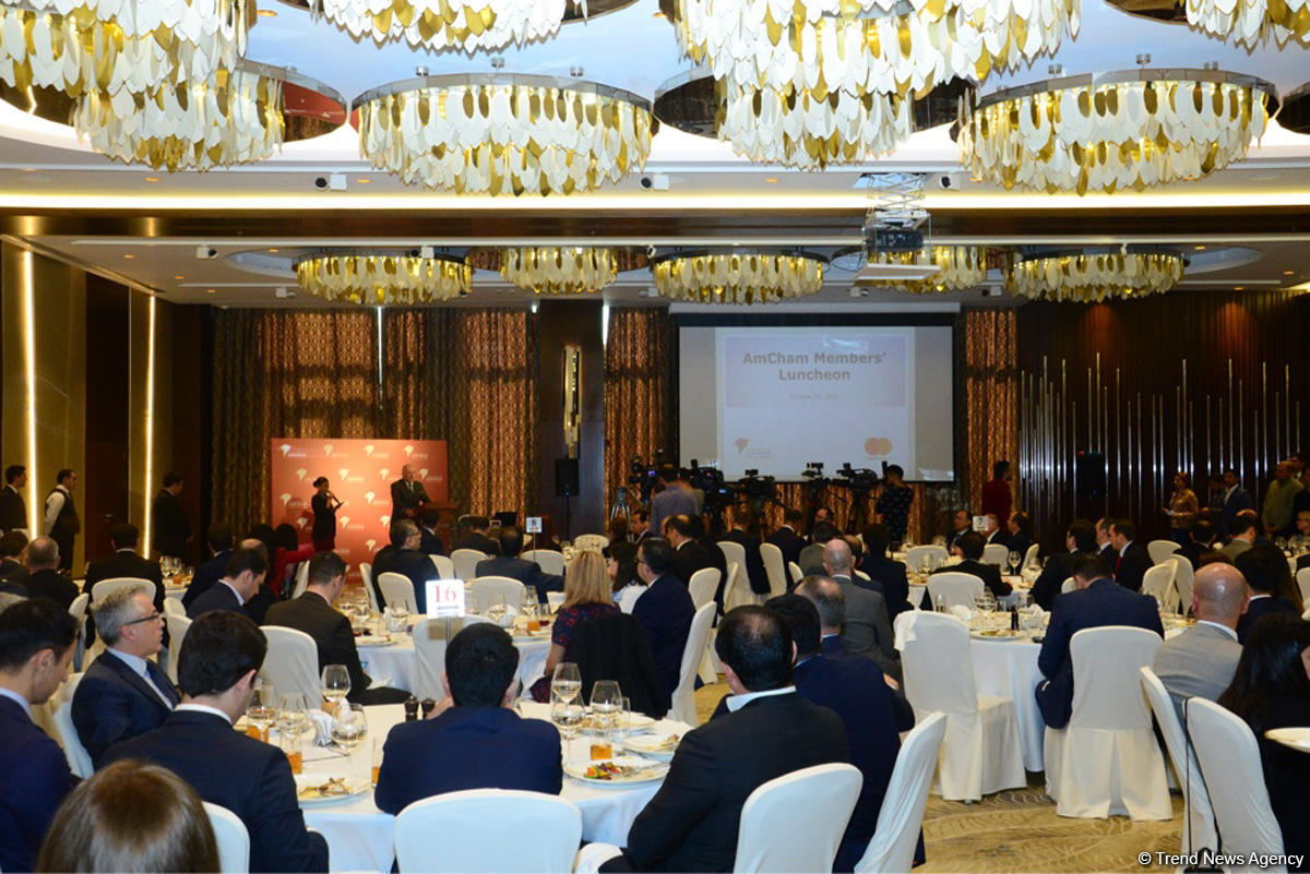 Азербайджан рассчитывает на треть увеличить объем безналичных платежей в стране (ФОТО)