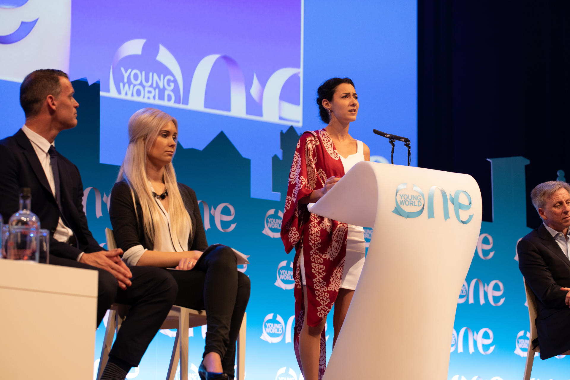 Азербайджанская девушка выступила вместе с Королевой Нидерландов - овации 1800 человек (ВИДЕО, ФОТО)