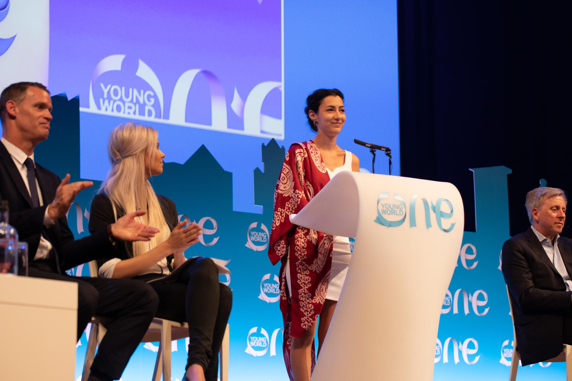 Азербайджанская девушка выступила вместе с Королевой Нидерландов - овации 1800 человек (ВИДЕО, ФОТО)