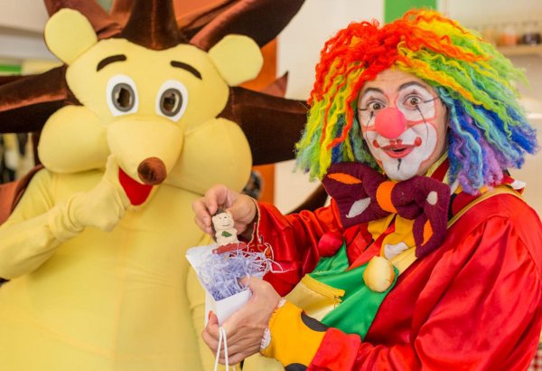 Азербайджанский ёжик и звезды - Живи с улыбкой (ВИДЕО, ФОТО)