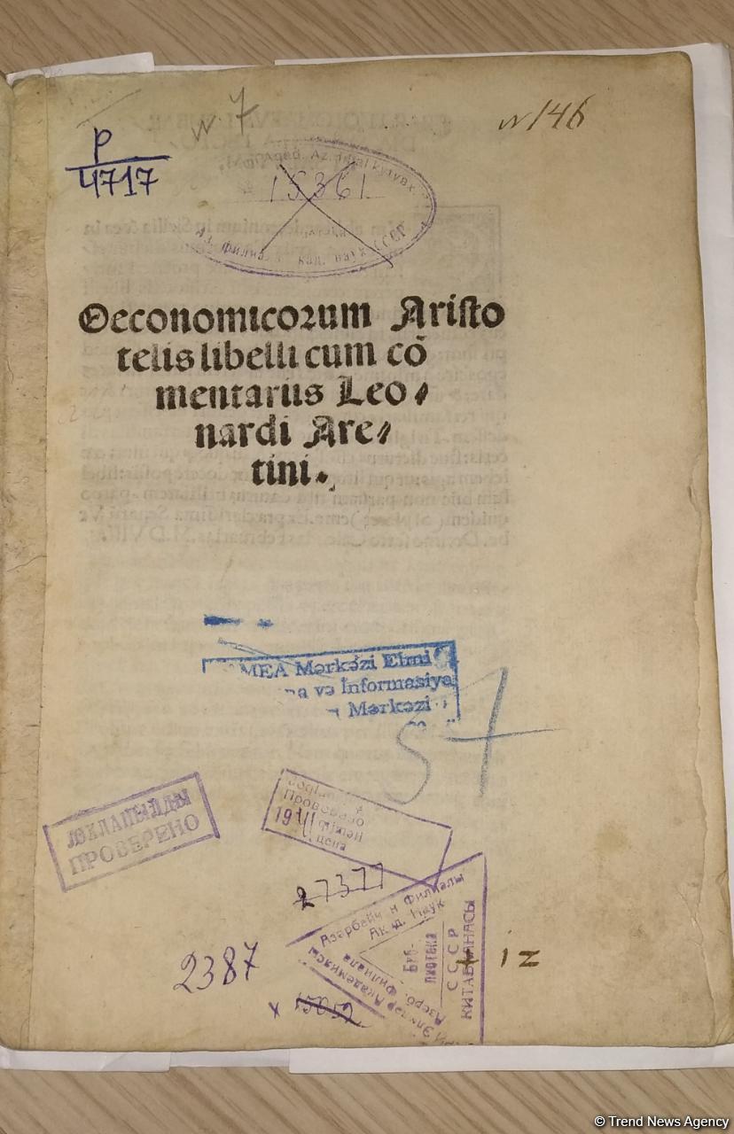 В Центральной научной библиотеке Азербайджана хранится 20 старинных книг (ФОТО)