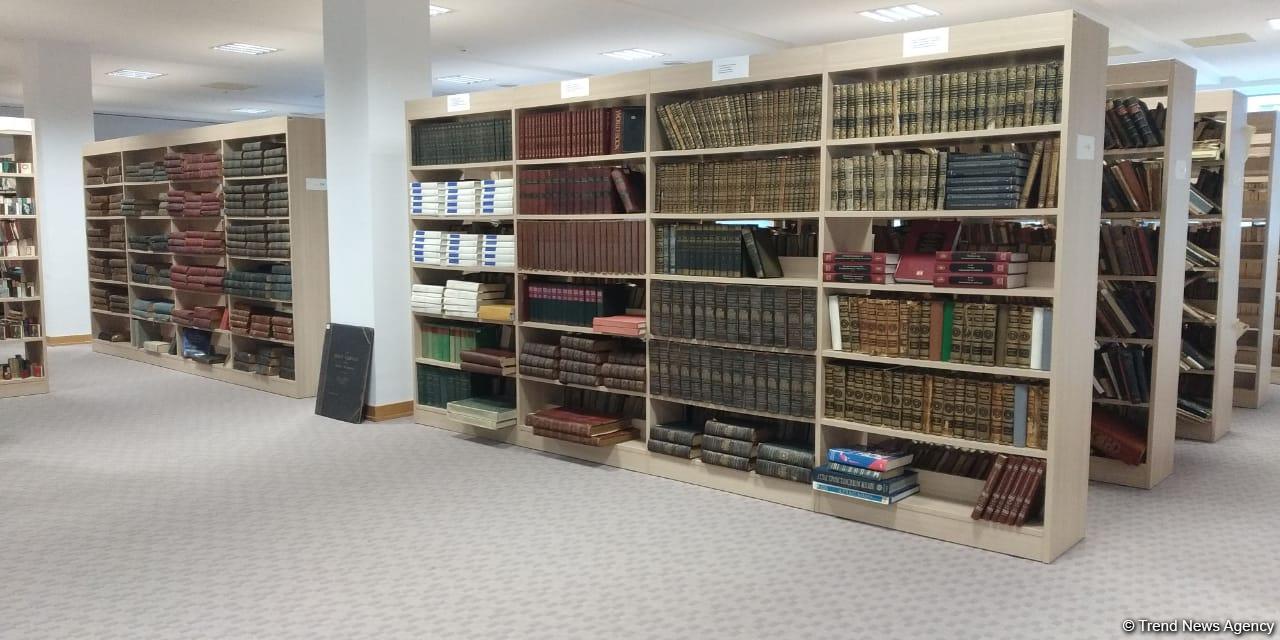 В Центральной научной библиотеке Азербайджана хранится 20 старинных книг (ФОТО)
