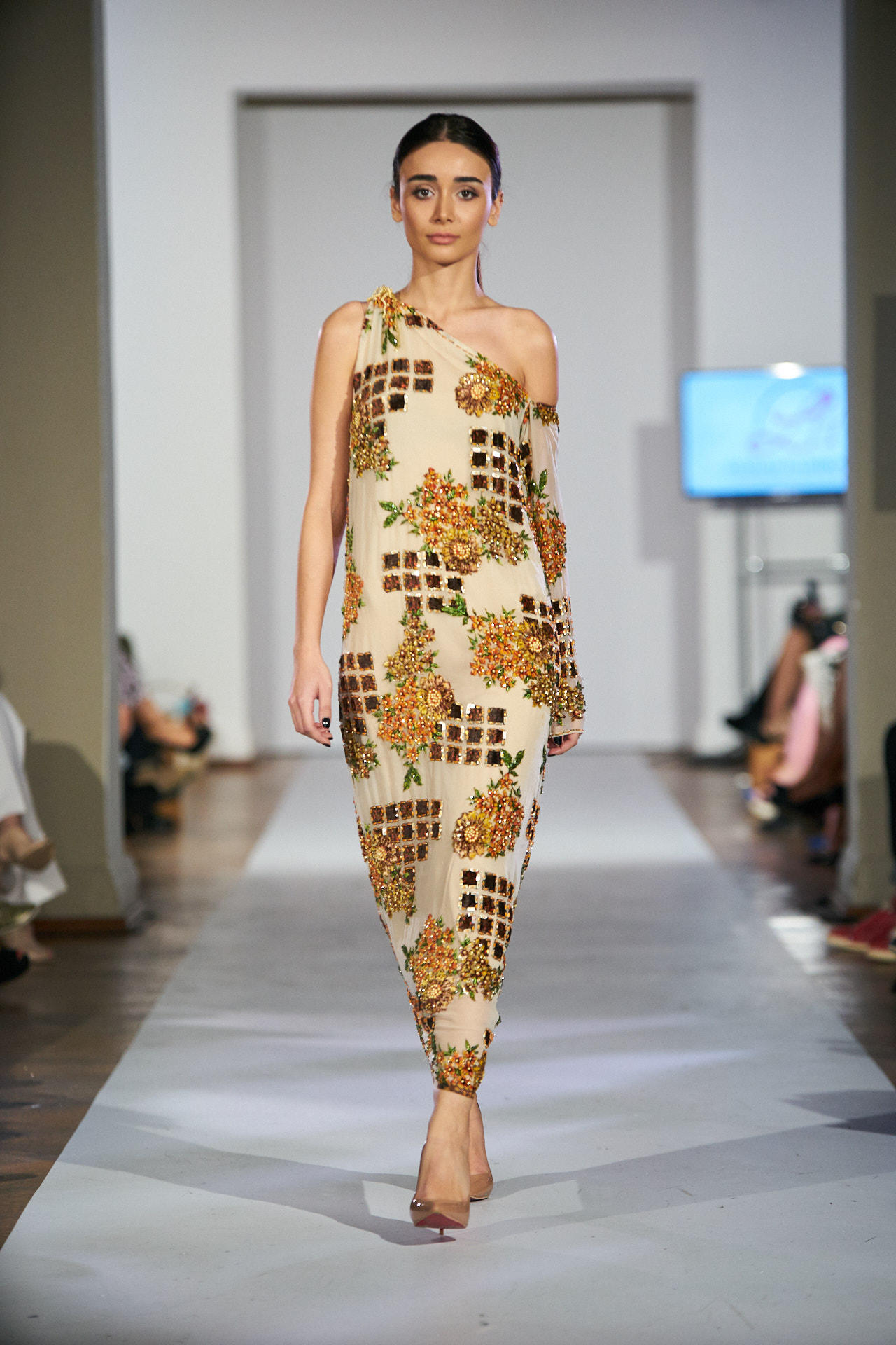 От дерзости к морю спокойствия: второй день Azerbaijan Fashion Week (ФОТО)