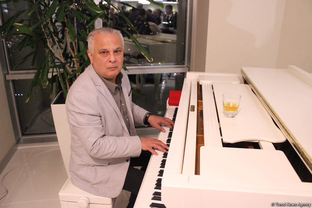 25 лет в сталинских лагерях… Xalq Bank презентовал книгу об удивительном художнике Алекпере  Рзакулиеве (ФОТО)