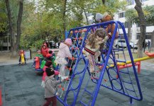 Вице-президент Фонда Гейдара Алиева Лейла Алиева в рамках проекта "Наш двор" приняла участие в открытии благоустроенного двора и массовой посадке деревьев (ФОТО)