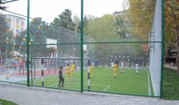 Вице-президент Фонда Гейдара Алиева Лейла Алиева в рамках проекта "Наш двор" приняла участие в открытии благоустроенного двора и массовой посадке деревьев (ФОТО)