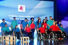 Без ограничений! Оригинальные этюды на открытии Бакинской международной театральной конференции (ФОТО)