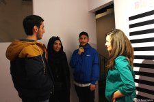 Застенчивый мальчик из розового будущего, или Влияние соцсетей на  азербайджанское общество (ФОТО)