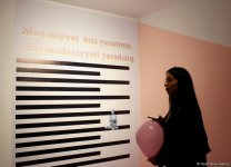 Застенчивый мальчик из розового будущего, или Влияние соцсетей на  азербайджанское общество (ФОТО)