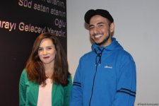 Застенчивый мальчик из розового будущего, или Влияние соцсетей на  азербайджанское общество (ФОТО)