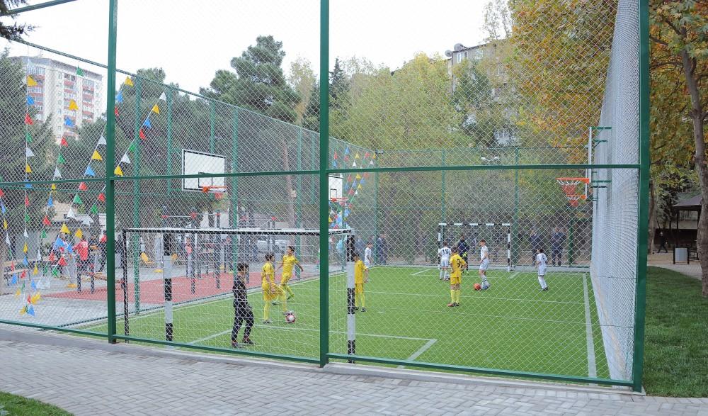 Вице-президент Фонда Гейдара Алиева Лейла Алиева в рамках проекта "Наш двор" приняла участие в открытии благоустроенного двора и массовой посадке деревьев (ФОТО)