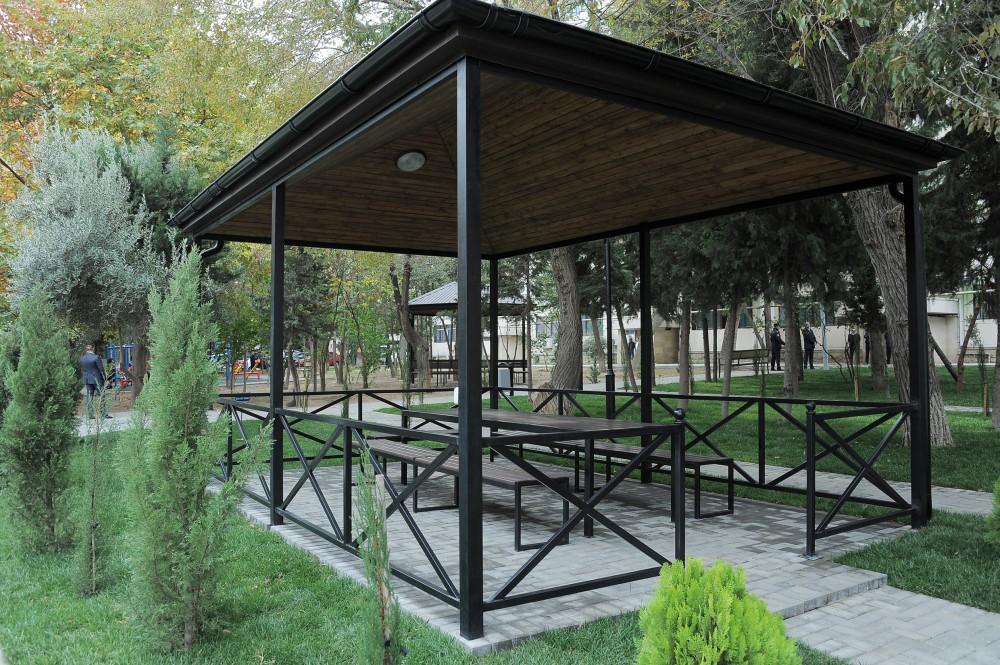 Вице-президент Фонда Гейдара Алиева Лейла Алиева в рамках проекта "Наш двор" приняла участие в открытии благоустроенного двора и массовой посадке деревьев (ФОТО)