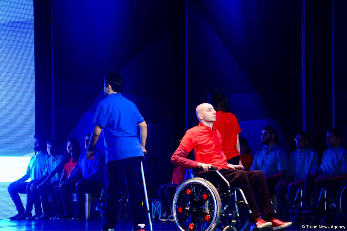 Без ограничений! Оригинальные этюды на открытии Бакинской международной театральной конференции (ФОТО)