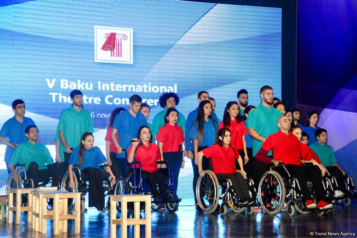 Без ограничений! Оригинальные этюды на открытии Бакинской международной театральной конференции (ФОТО)