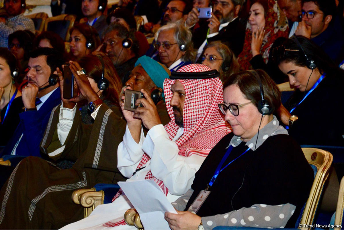 Без ограничений! Оригинальные этюды на открытии Бакинской международной театральной конференции (ФОТО)