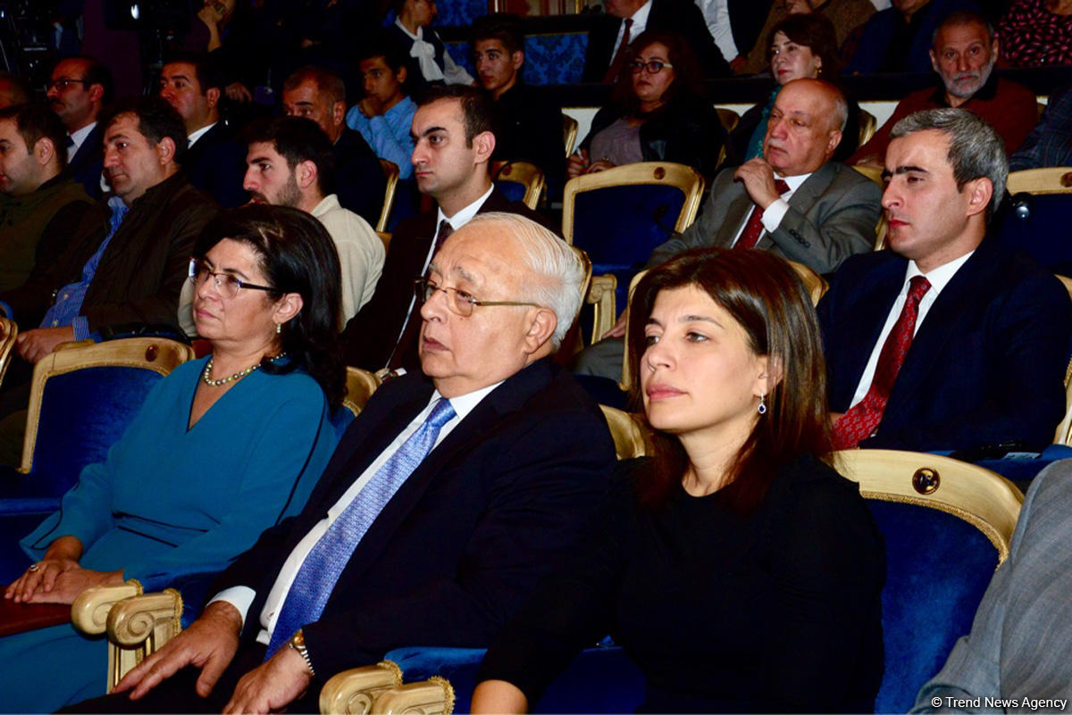 Без ограничений! Оригинальные этюды на открытии Бакинской международной театральной конференции (ФОТО)