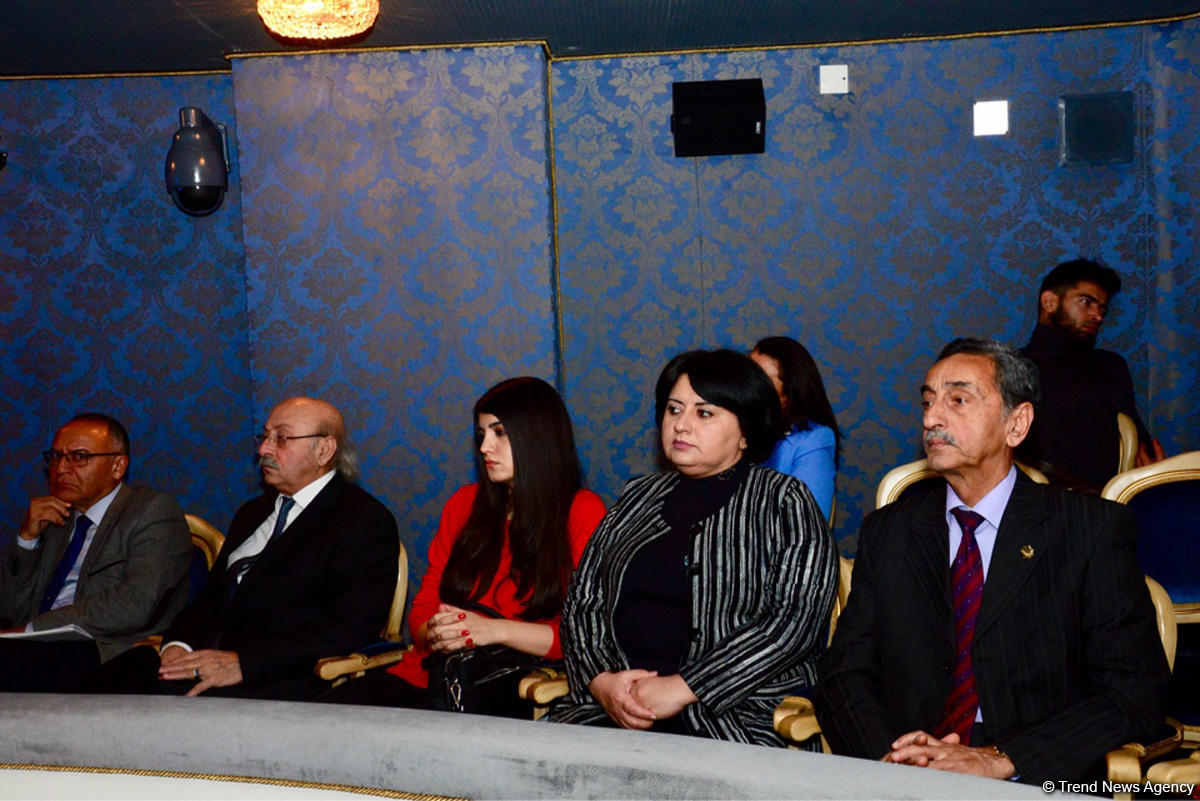 Без ограничений! Оригинальные этюды на открытии Бакинской международной театральной конференции (ФОТО)