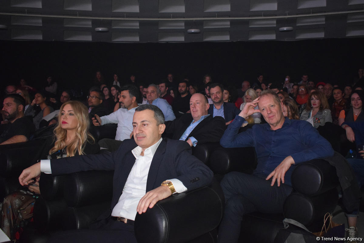 Пылающая семба и страстная кизомба в вечернем Баку от Африканского Стинга (ФОТО/ВИДЕО)