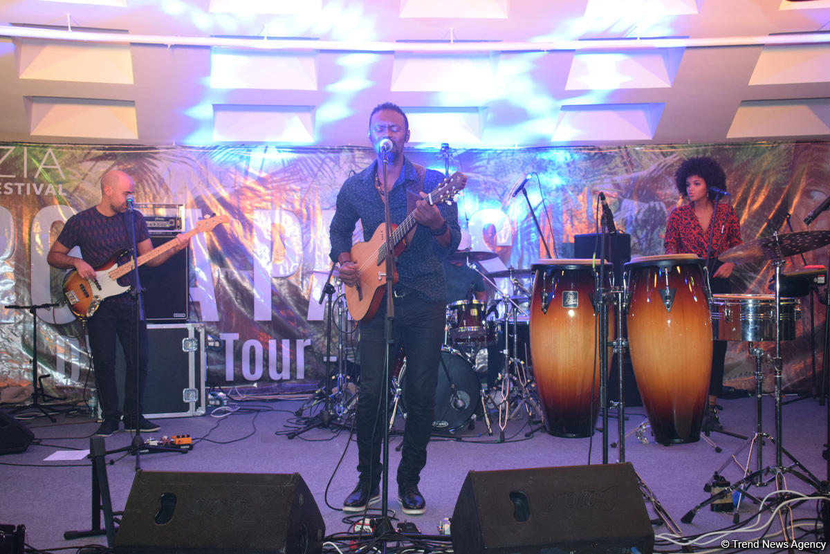 Пылающая семба и страстная кизомба в вечернем Баку от Африканского Стинга (ФОТО/ВИДЕО)