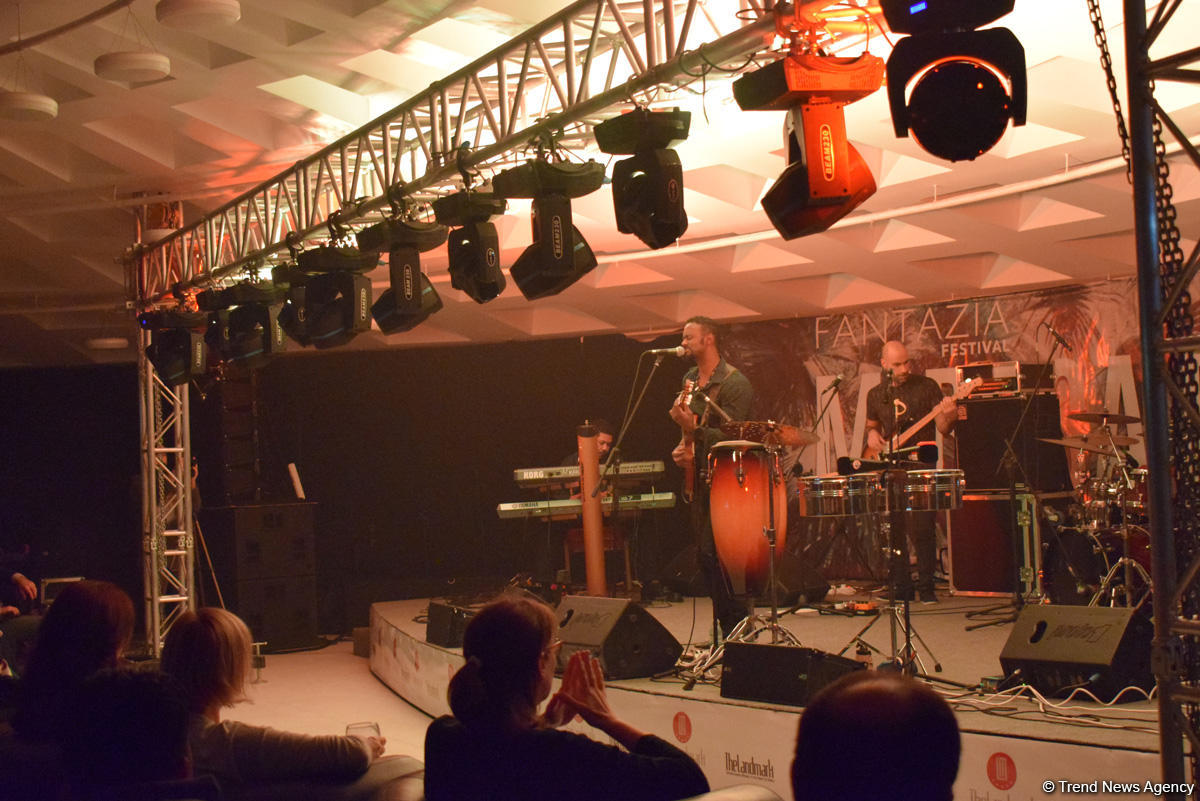 Пылающая семба и страстная кизомба в вечернем Баку от Африканского Стинга (ФОТО/ВИДЕО)