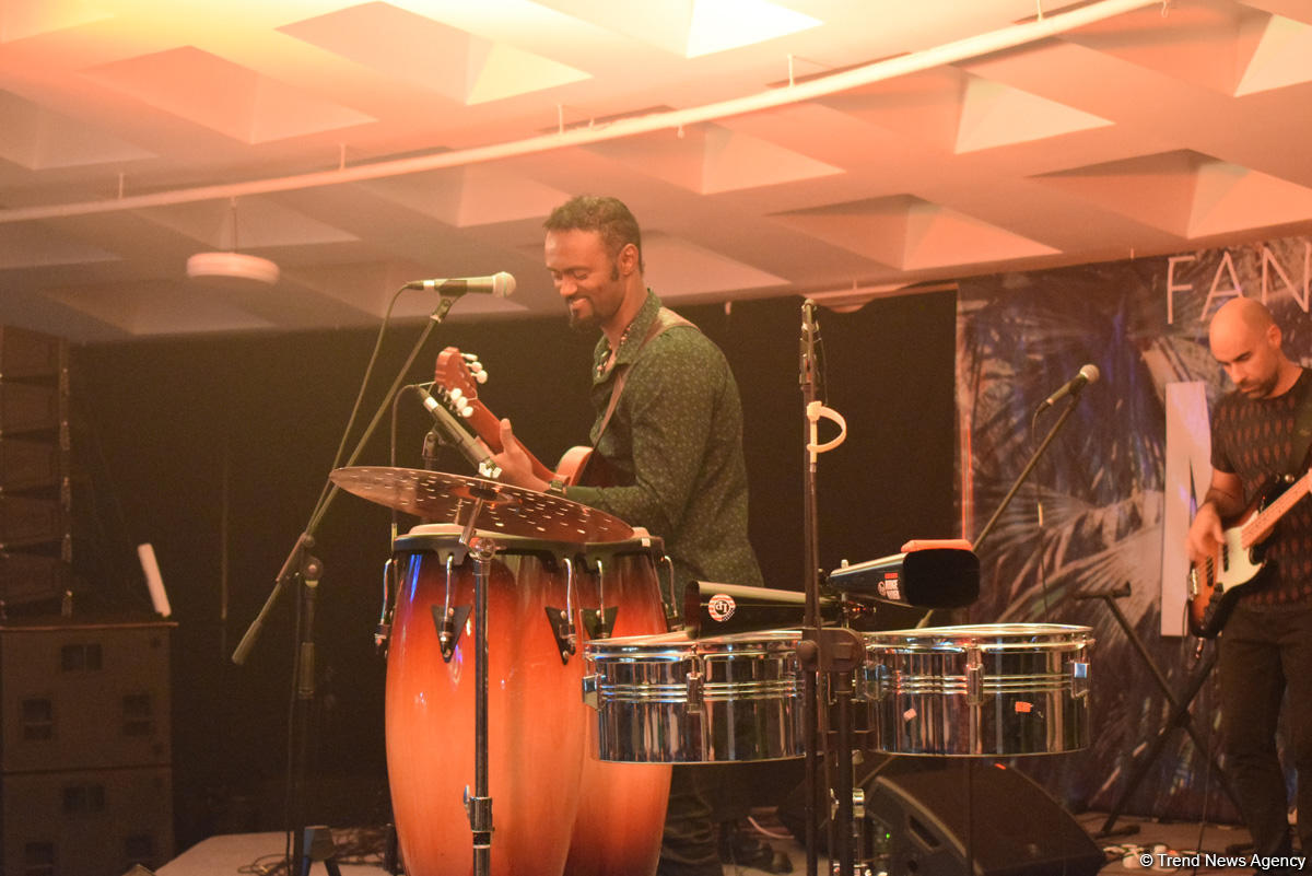 Пылающая семба и страстная кизомба в вечернем Баку от Африканского Стинга (ФОТО/ВИДЕО)