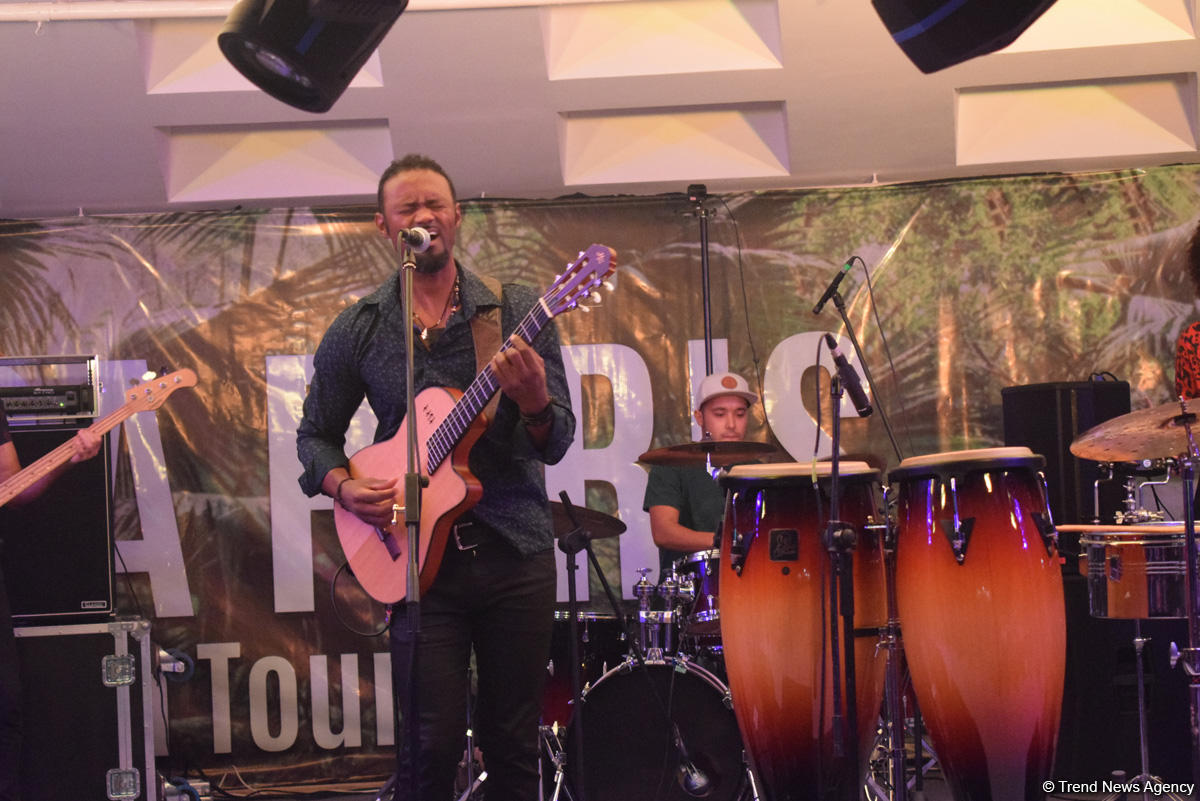 Пылающая семба и страстная кизомба в вечернем Баку от Африканского Стинга (ФОТО/ВИДЕО)