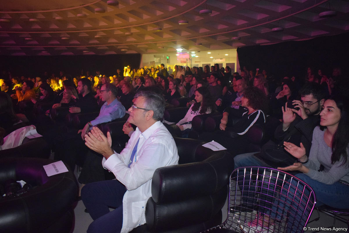 Пылающая семба и страстная кизомба в вечернем Баку от Африканского Стинга (ФОТО/ВИДЕО)