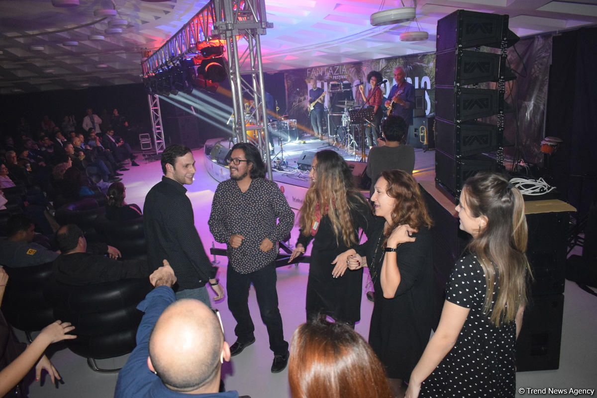 Пылающая семба и страстная кизомба в вечернем Баку от Африканского Стинга (ФОТО/ВИДЕО)