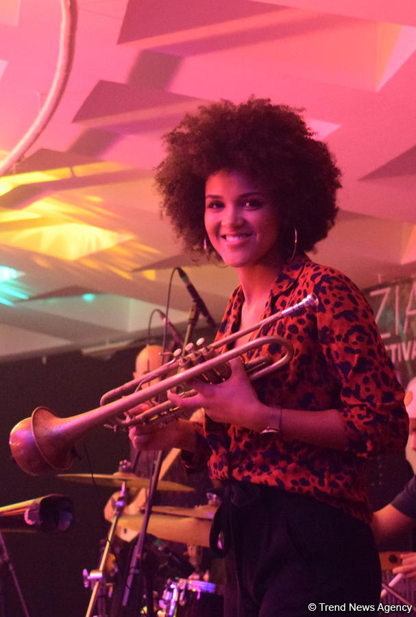 Пылающая семба и страстная кизомба в вечернем Баку от Африканского Стинга (ФОТО/ВИДЕО)