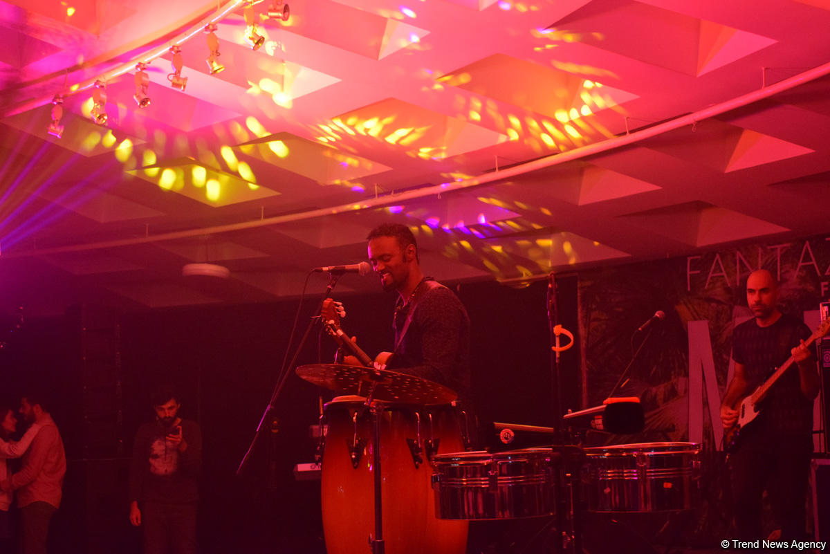 Пылающая семба и страстная кизомба в вечернем Баку от Африканского Стинга (ФОТО/ВИДЕО)