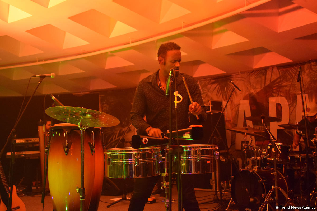 Пылающая семба и страстная кизомба в вечернем Баку от Африканского Стинга (ФОТО/ВИДЕО)