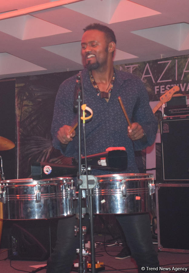 Пылающая семба и страстная кизомба в вечернем Баку от Африканского Стинга (ФОТО/ВИДЕО)